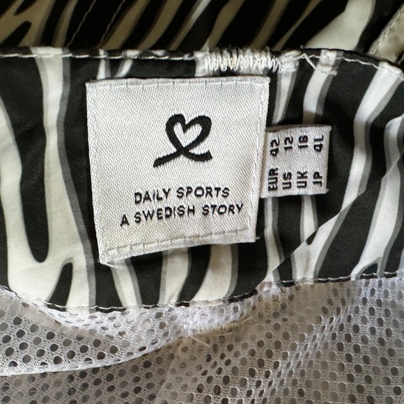 Daily Sports Zebra Skirt sizes 12 and 6 available - Picture 5 of 9
